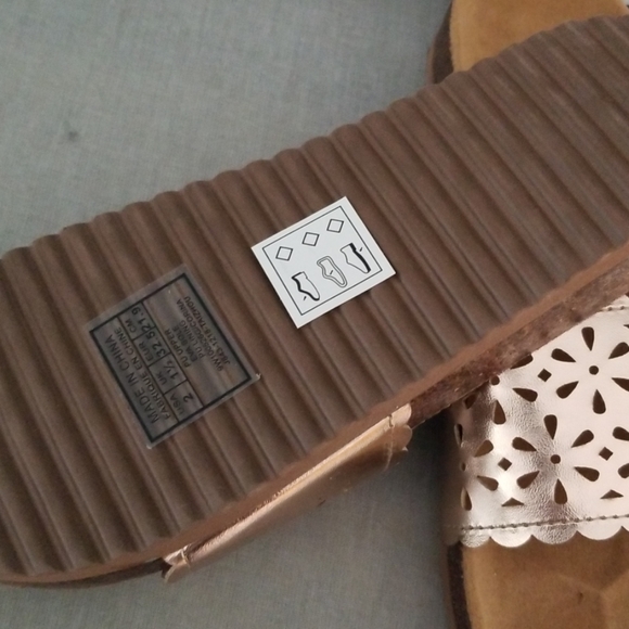 Nine West - Picture 3 of 3